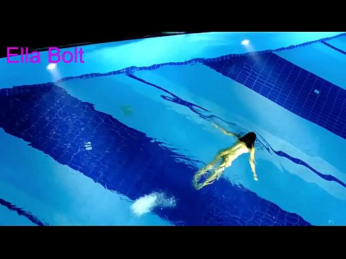 ❤️ Ùn possu micca piantà di fighjulà, ghjovana bionda catturata nuda in piscina ELLA BOLT ☑ Porno anale à noi ❌