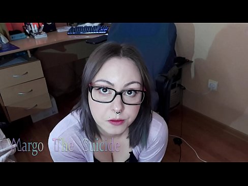 ❤️ Sexy Girl with Glasses Sucks Dildo Deeply on Camera ☑ Porno anale à noi ❌